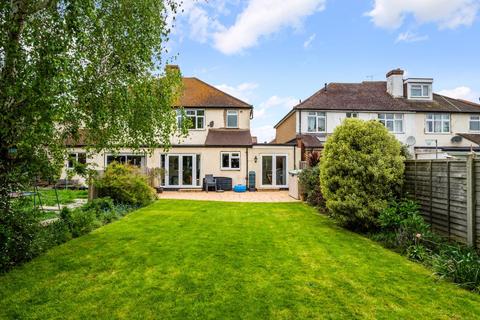 9 Stoneleigh Avenue, Worcester Park, KT4 8XX