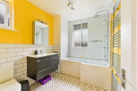 9 Stoneleigh Avenue, Worcester Park, KT4 8XX