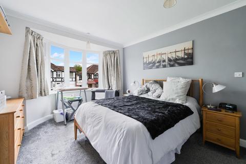9 Stoneleigh Avenue, Worcester Park, KT4 8XX