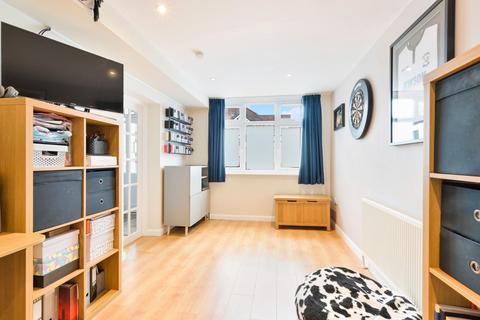 9 Stoneleigh Avenue, Worcester Park, KT4 8XX