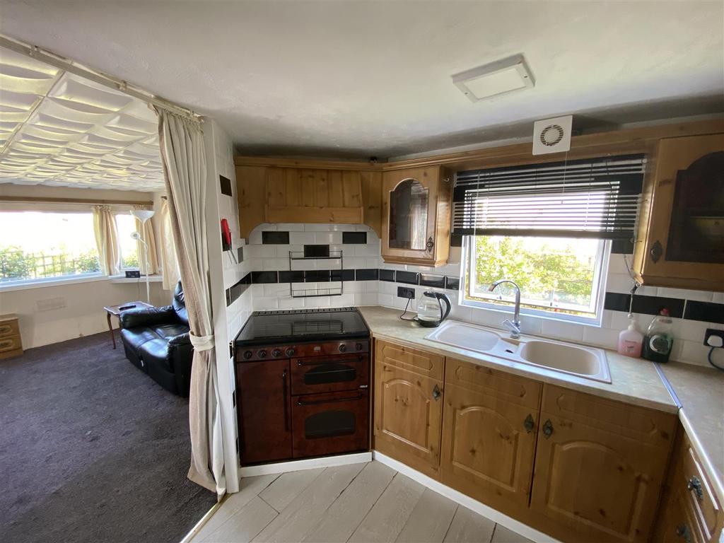 Old School Yard, Trefgarn Own 2 bed mobile home £49,950