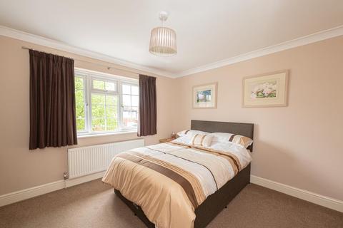 17a Elm Way, Epsom, KT19 0HB