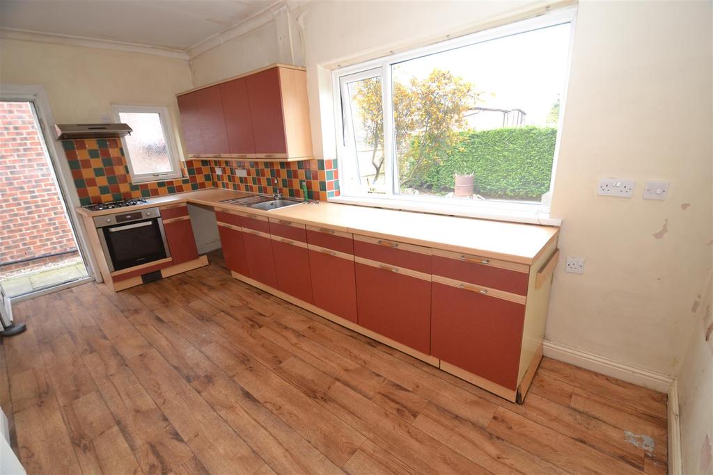 Hunsworth Lane, East Bierley, Bradford 3 bed semidetached house £200,000