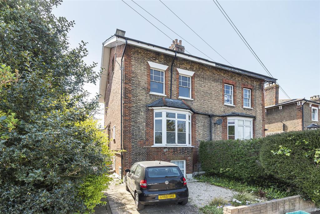 Manor Drive, Surbiton 2 bed apartment £450,000