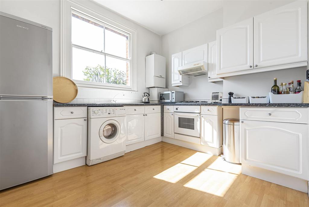 Manor Drive, Surbiton 2 bed apartment £450,000