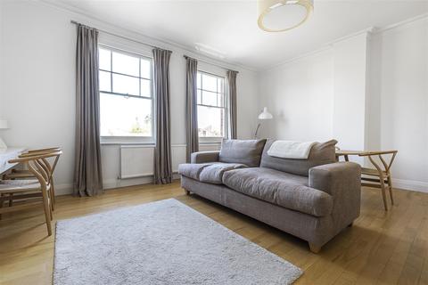 6c Manor Drive, Surbiton, KT5 8NE