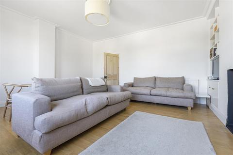6c Manor Drive, Surbiton, KT5 8NE
