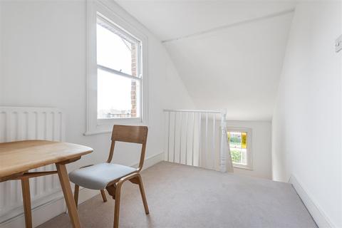 6c Manor Drive, Surbiton, KT5 8NE
