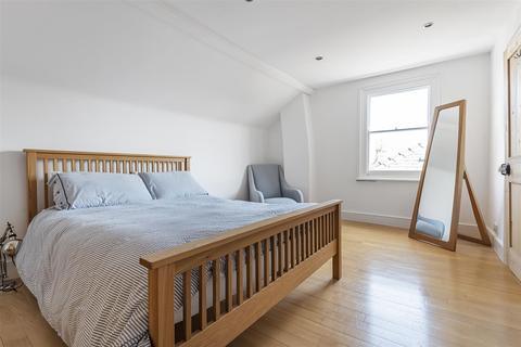 6c Manor Drive, Surbiton, KT5 8NE