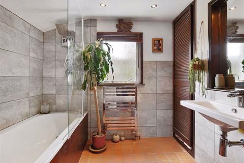 15 Larkbere Road, London, SE26 4HA