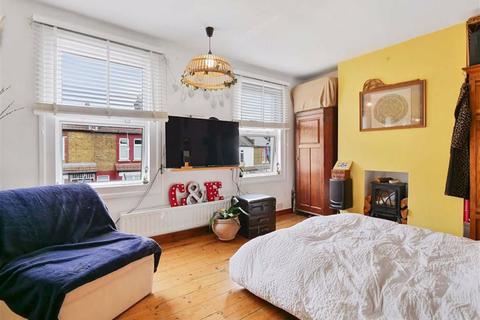 15 Larkbere Road, London, SE26 4HA