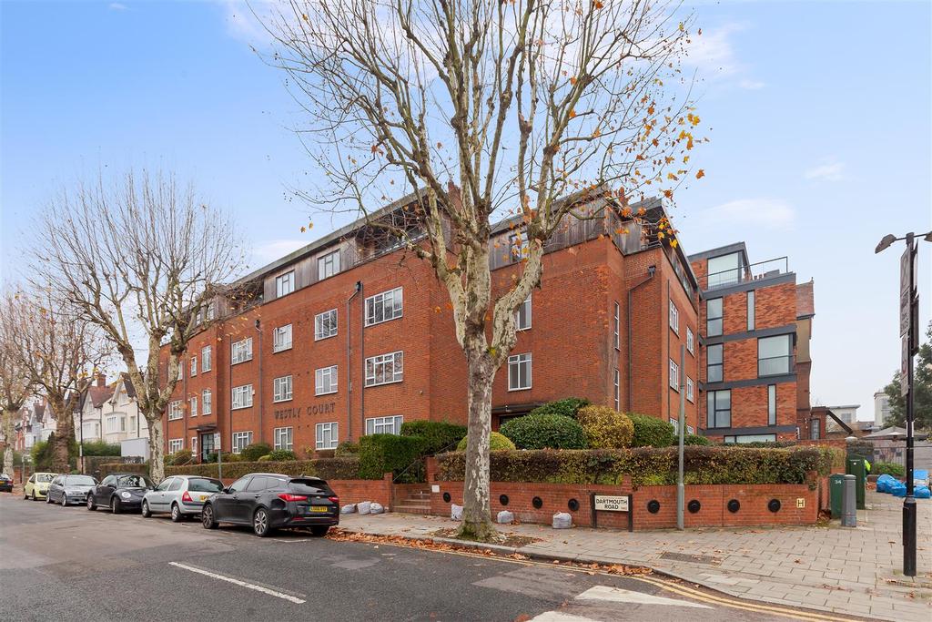 Dartmouth Road, Willesden Green NW2 2 bed apartment £1,800 pcm (£415 pw)