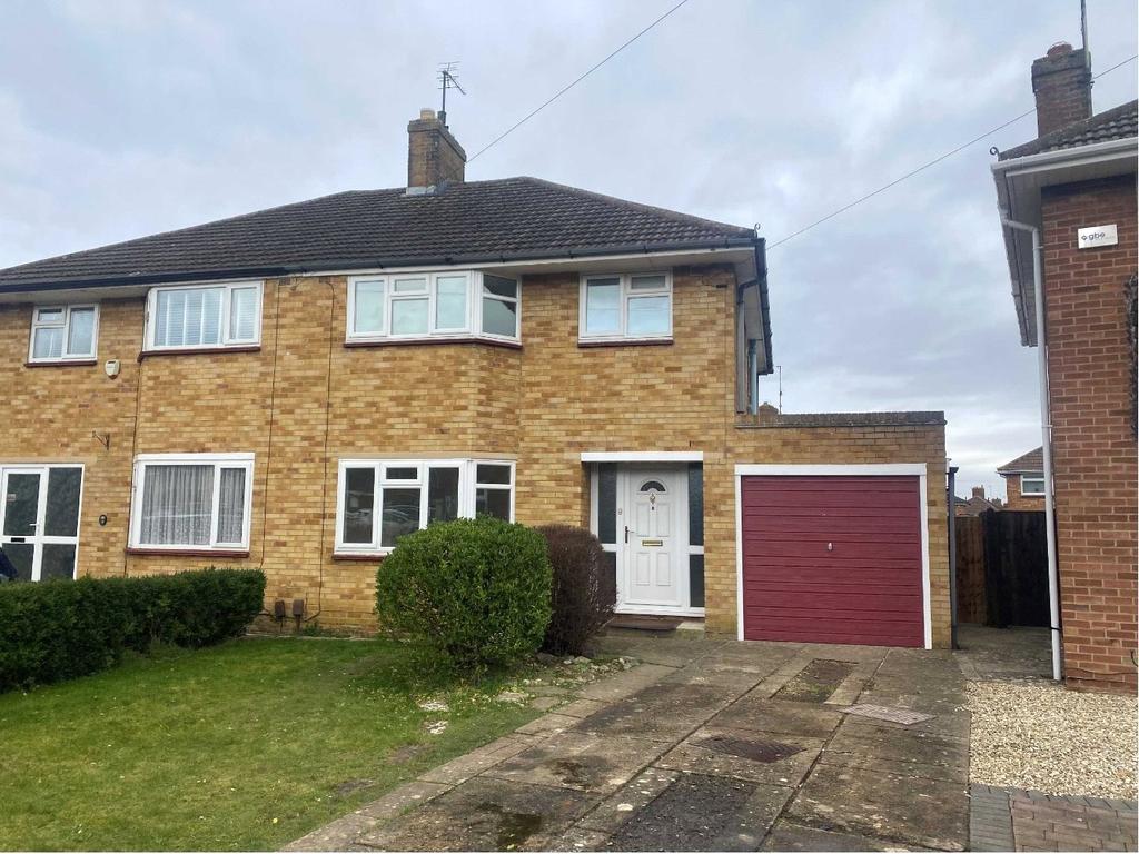 Pelham Crescent, Churchdown... 3 bed semidetached house £1,100 pcm