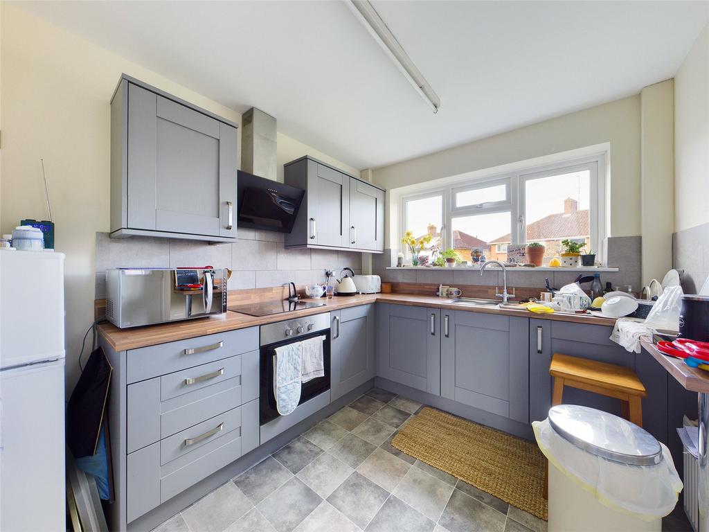 Pelham Crescent, Churchdown... 3 bed semidetached house £1,100 pcm