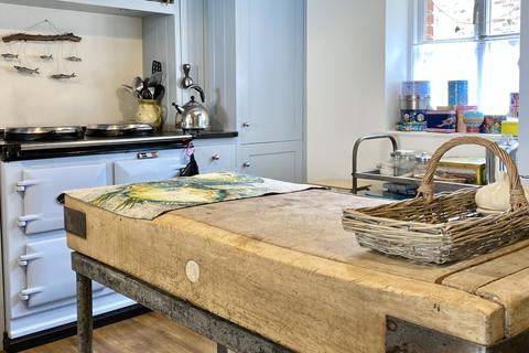 40a High Street, Padstow, PL28 8BB