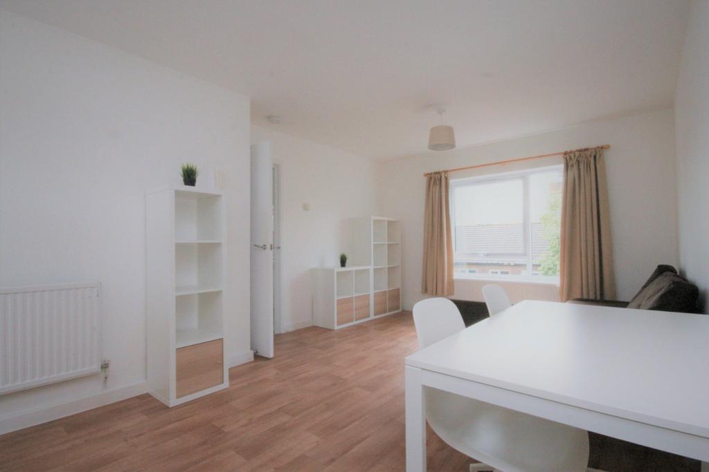 Crammond Close, W6 Studio £1,278 pcm (£295 pw)