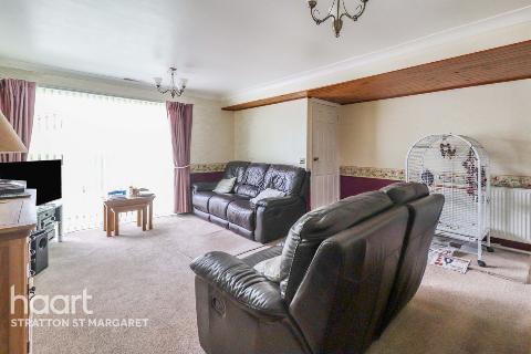 11 Fairlawn, Swindon, SN3 6ET