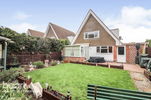 11 Fairlawn, Swindon, SN3 6ET