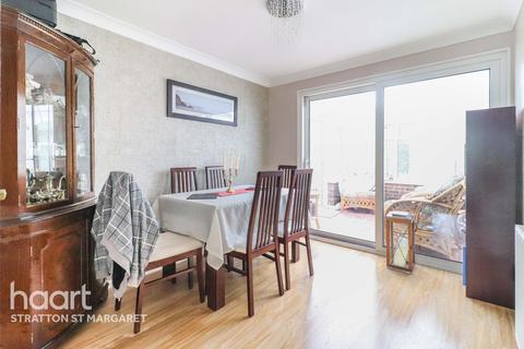 11 Fairlawn, Swindon, SN3 6ET