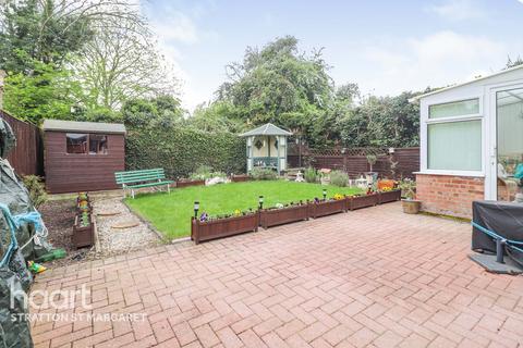 11 Fairlawn, Swindon, SN3 6ET