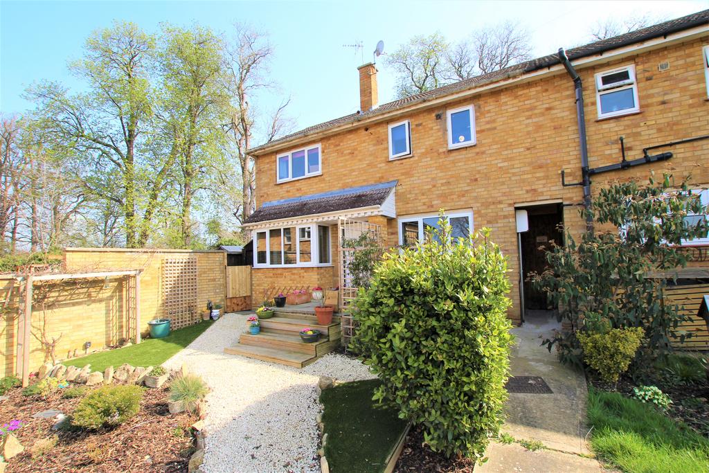 Leeson Crescent, Barton Seagrave NN15 5 bed end of terrace house for