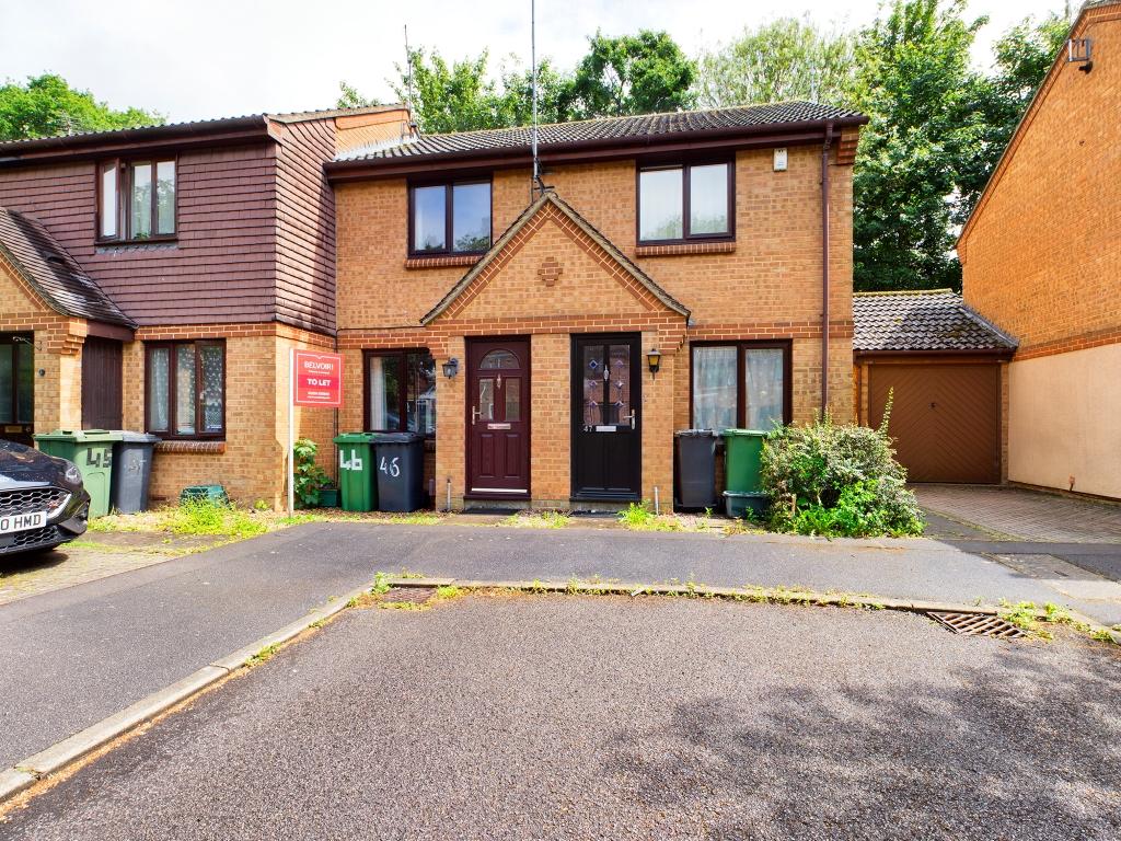 Great Oaks Chase, Chineham, RG24 2 bed terraced house £950 pcm (£219 pw)