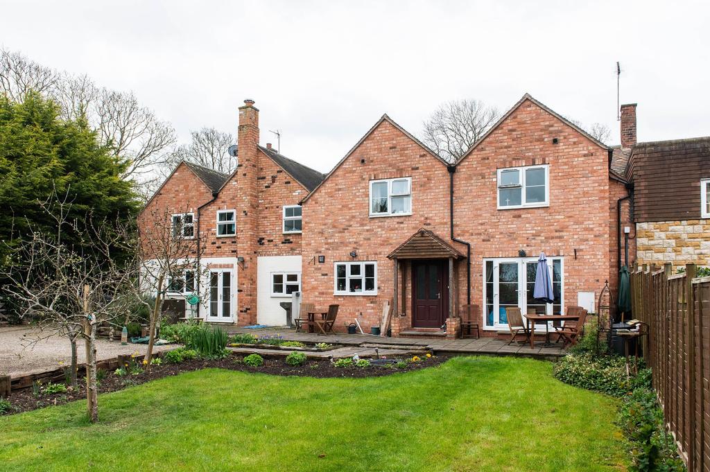 Stratford Road, Loxley, Warwick... 4 bed village house £700,000