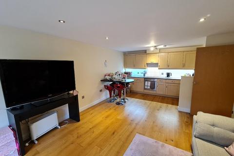 2 bedroom flat to rent - Ovaltine Drive, Kings Langley, WD4