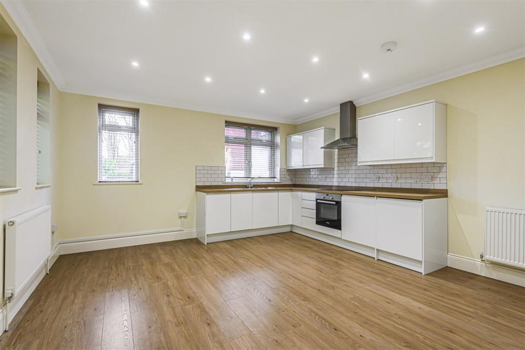Kitchen / Dining / S