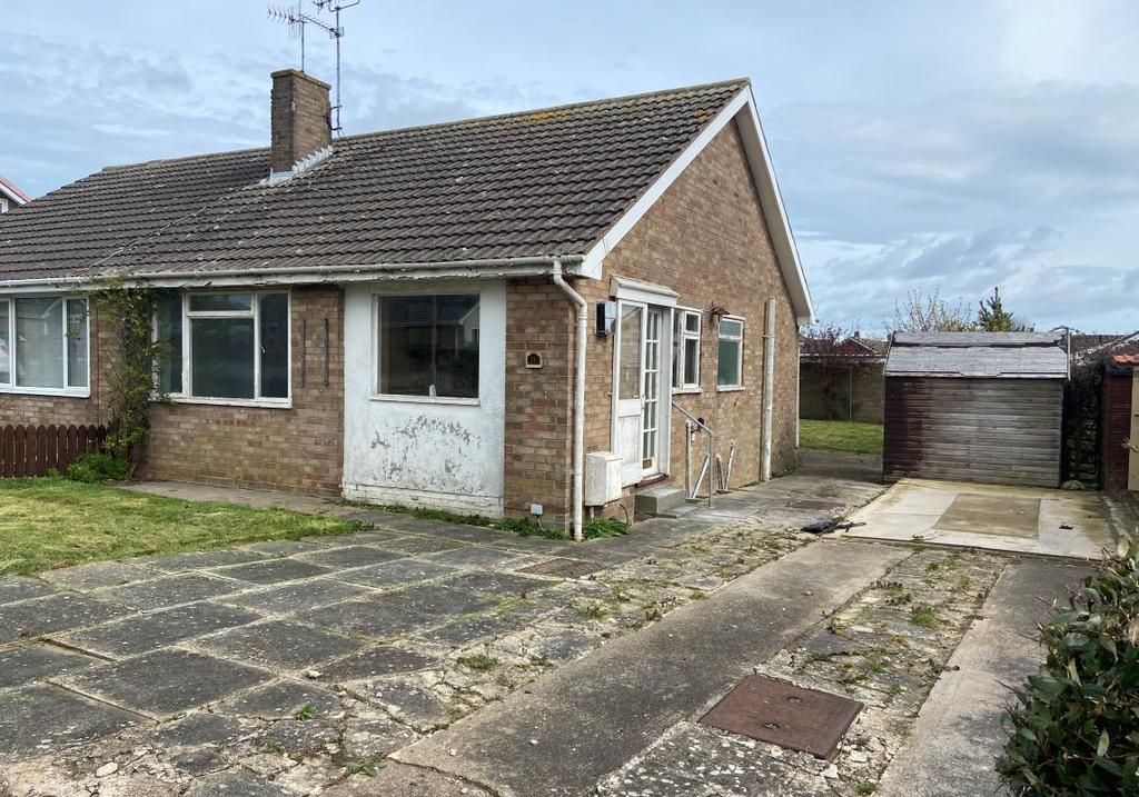 12 Fir Tree Drive, Filey, North... 2 bed bungalow - £140,000