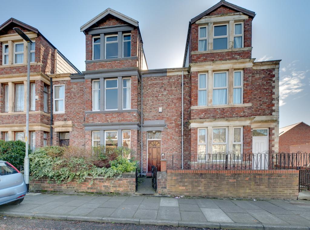 Avondale Terrace, Gateshead, NE8 4 bed terraced house £250,000
