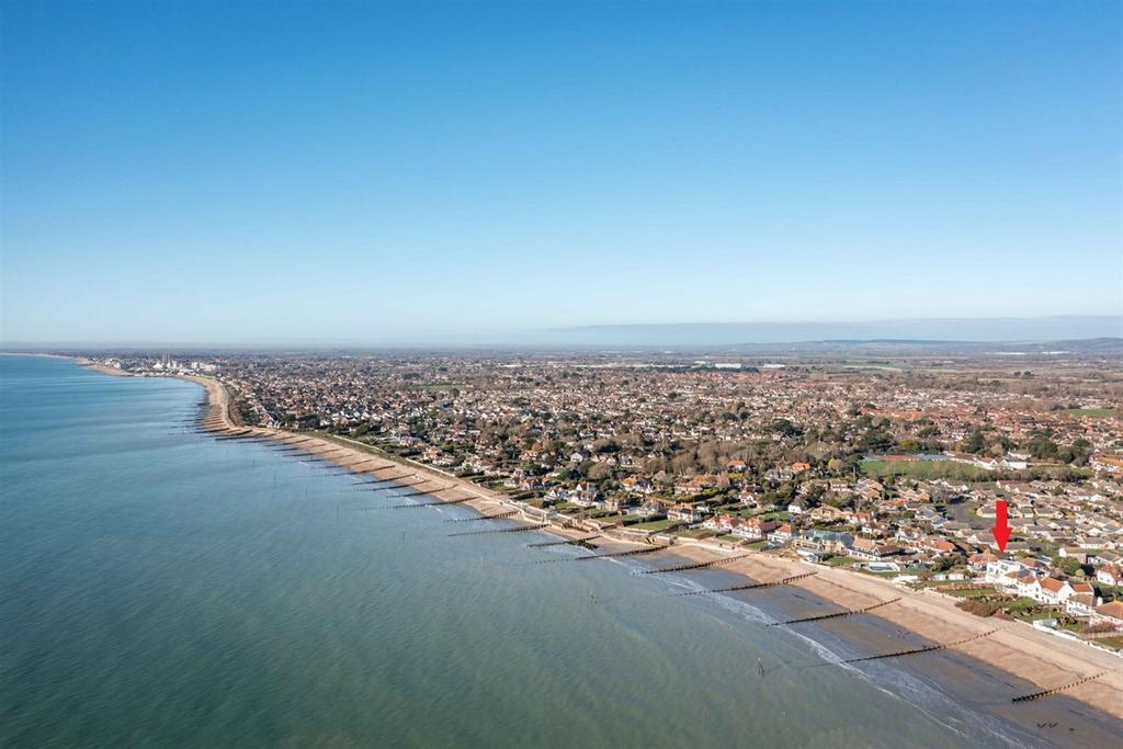 Southdean Drive, MiddletononSea... 4 bed detached house £2,000,000