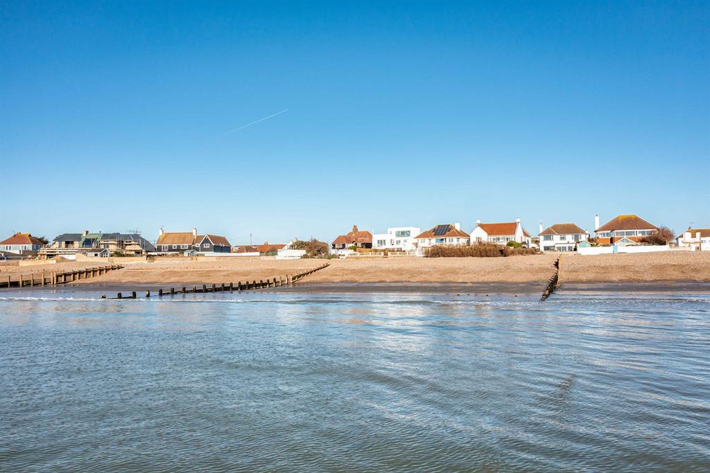 Southdean Drive, MiddletononSea... 4 bed detached house £2,000,000