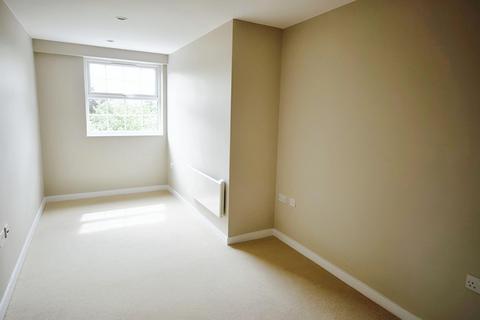 2 bedroom flat to rent, Fretherne Road, Welwyn Garden City, AL8