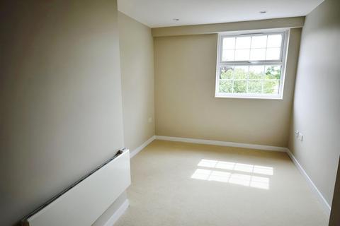 2 bedroom flat to rent, Fretherne Road, Welwyn Garden City, AL8