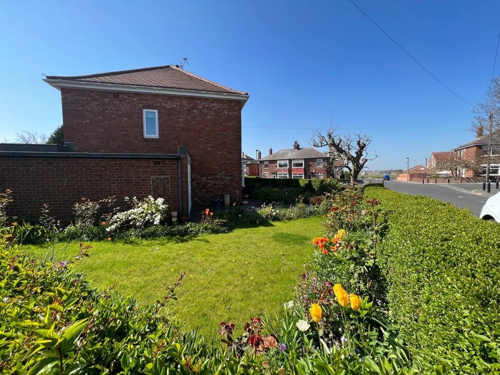 Balkwell Avenue, North Shields, Tyne and Wear, NE29 7JL 3 bed semi