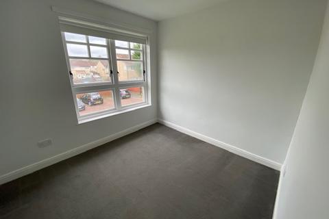 2 bedroom flat to rent, Croftcroighn Road, Glasgow G33