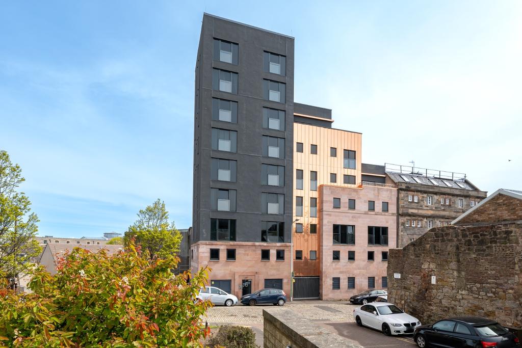 Couper Street, Leith, Edinburgh, EH6 1 bed flat £150,000