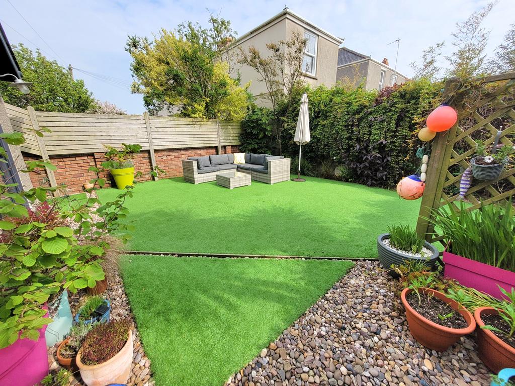 VICTORIA AVENUE, PORTHCAWL, CF36 3HB 5 bed semidetached house £450,000