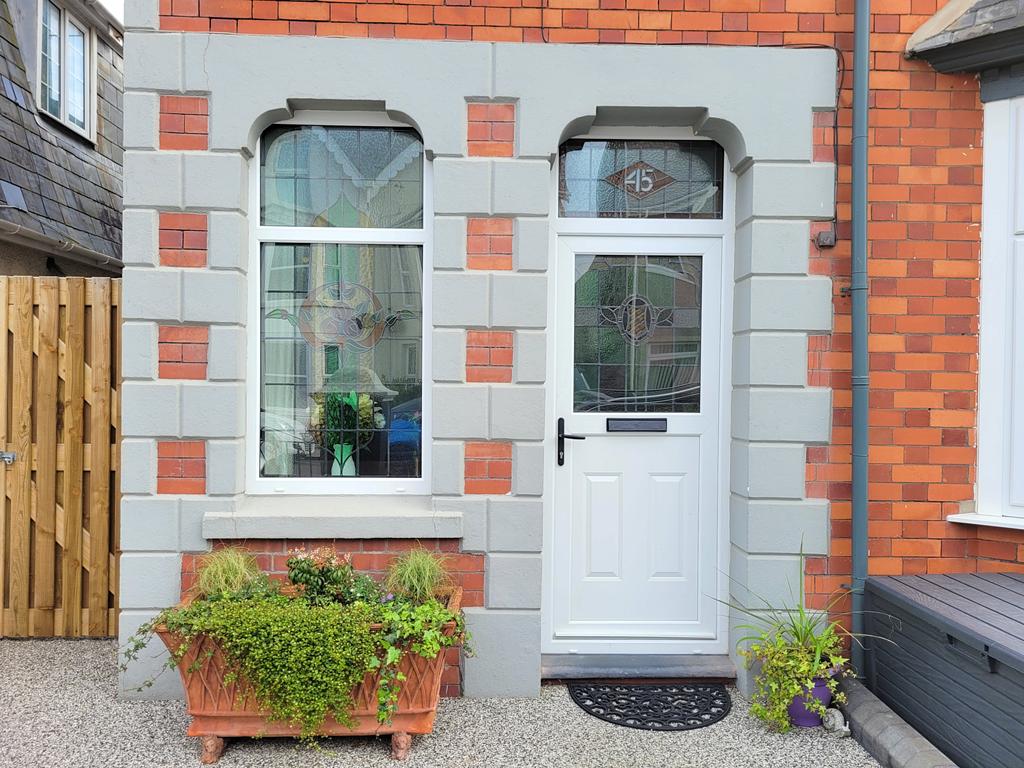 VICTORIA AVENUE, PORTHCAWL, CF36 3HB 5 bed semidetached house £450,000