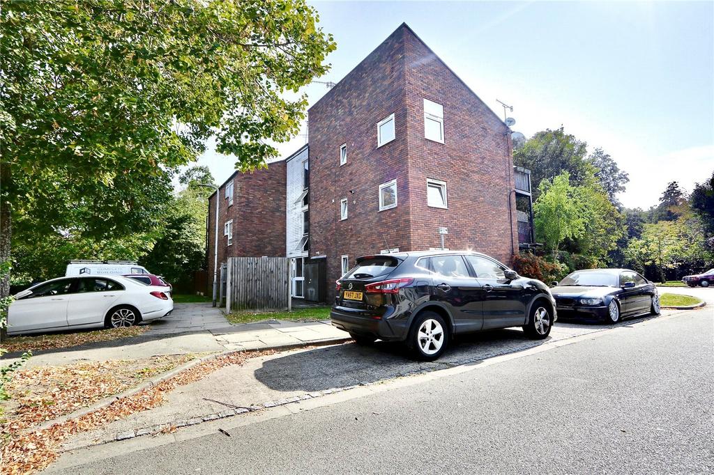 Braybourne Close, Uxbridge, UB8 1 bed £1,400 pcm (£323 pw)