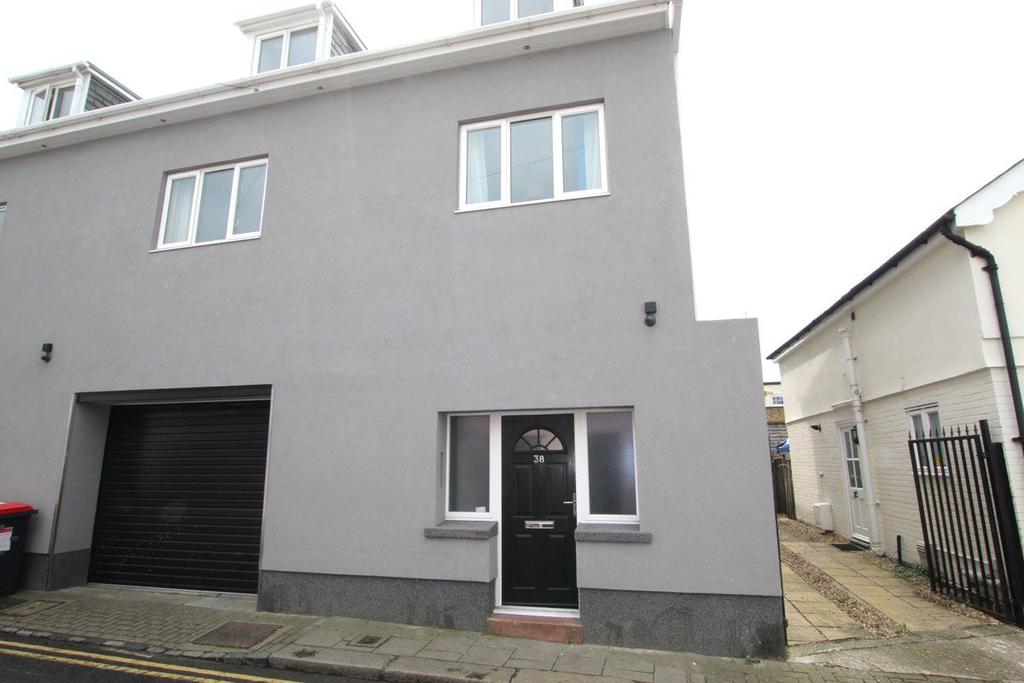 Flat, Charles Street, Herne Bay 1 bed flat £760 pcm (£175 pw)