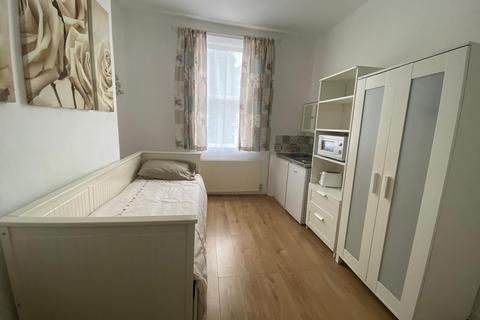 House share to rent, ALL BILLS & WIFI INCLUDED - LOVELY DOUBLE ROOM - FINSBURY PARK - ROCK STREET - N4. PROFESSIONAL TENANTS