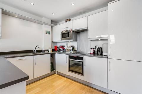 2 bedroom flat to rent, Eltringham Street, London