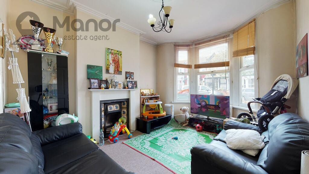 Jedburgh Road, Plaistow, E13 9LE 3 bed terraced house £1,950 pcm (£