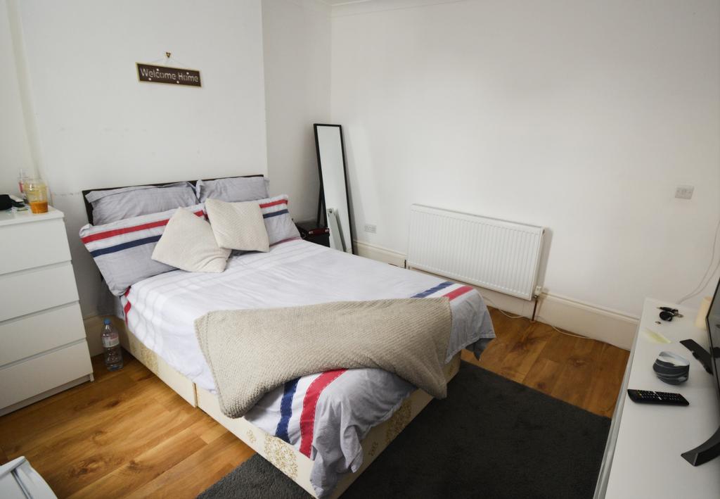 Whitehall Gardens, Acton, W3 1 bed in a house share £900 pcm (£208 pw)