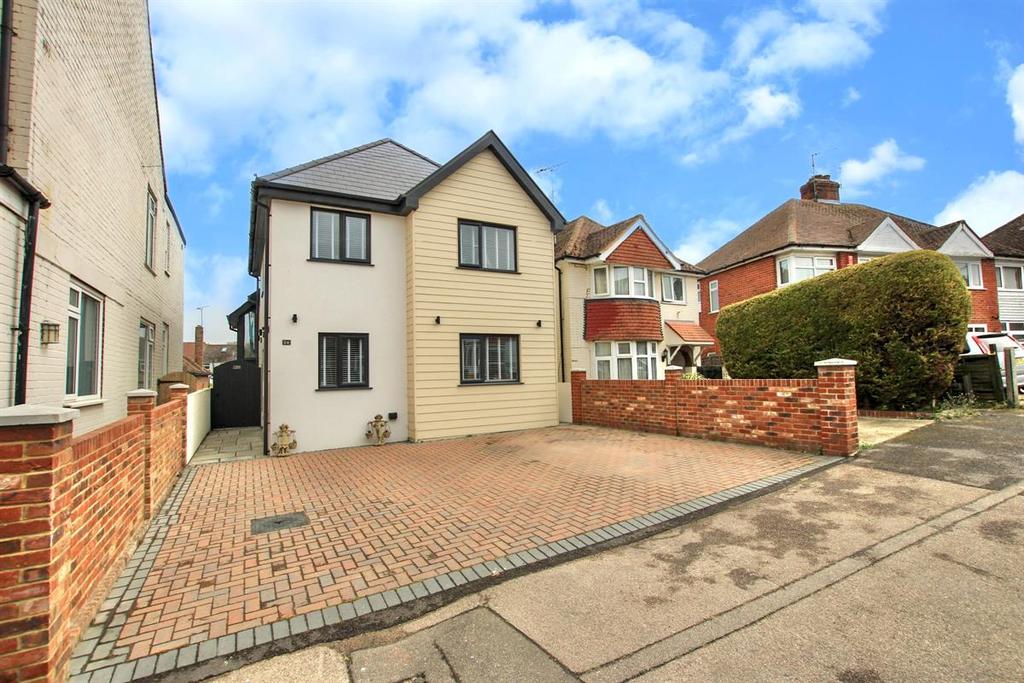 Nash Court Gardens, Margate 3 bed detached house £400,000