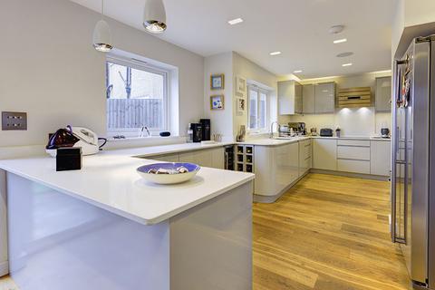 2 Moreton Close, Cheshunt, Waltham Cross, EN7 6LX