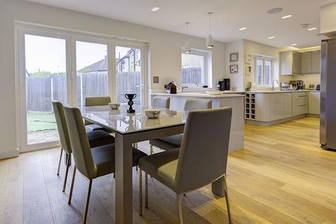 2 Moreton Close, Cheshunt, Waltham Cross, EN7 6LX