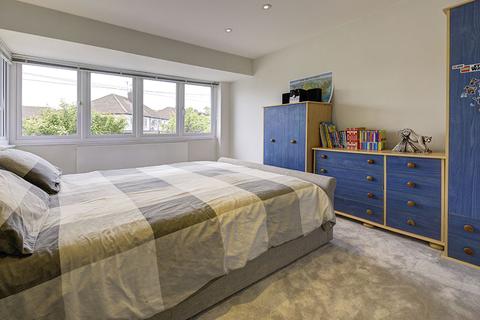 2 Moreton Close, Cheshunt, Waltham Cross, EN7 6LX